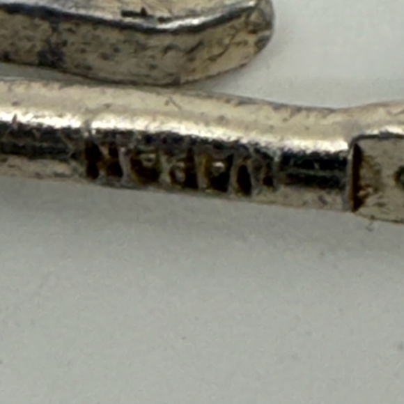 Vtg Japan Crystal and Faux Pearl Silvertone Triple Strand Necklace - Picture 11 of 16